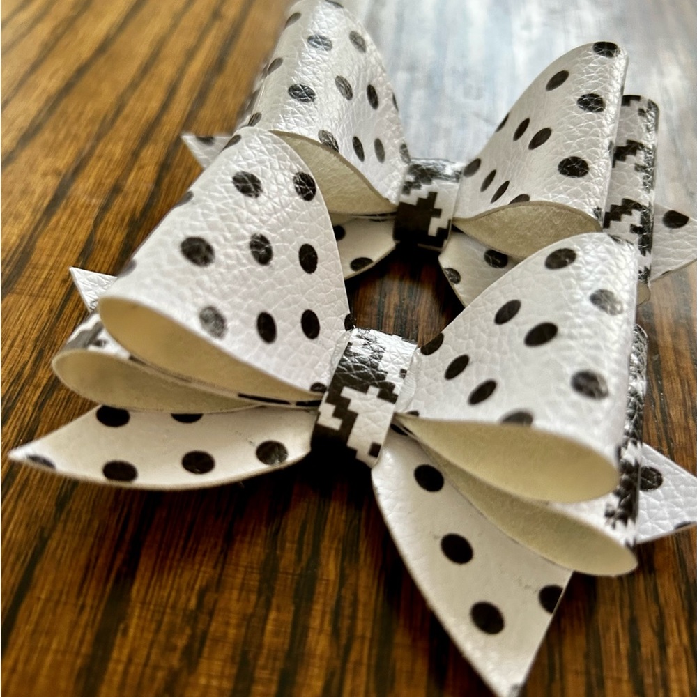 SOLD•Shoe Bow Clips - Picture 2 of 3